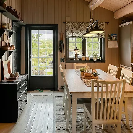 Casa vacanze Idyllic By The Water In Hessdalen *